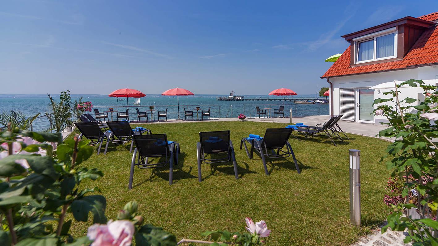 Gartenanlage mit Seeblick